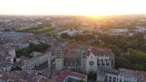 Sonnenuntergang-über-Montpellier-Peyrou-Park,-Kathedrale,-Kirche-Und-Botanischer-Garten